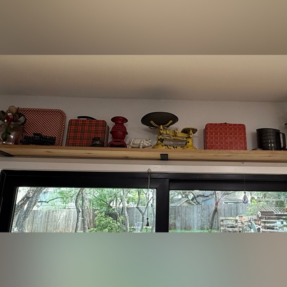 Plaid at Its Best!
Vintage Aladdin Heritage Red Plaid Metal Lunchbox - Picture 10 of 11